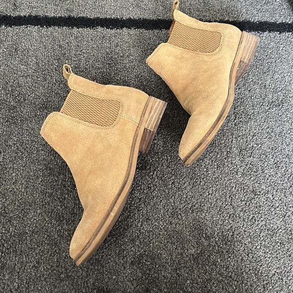 Toms Fall Boots - Picture 3 of 3